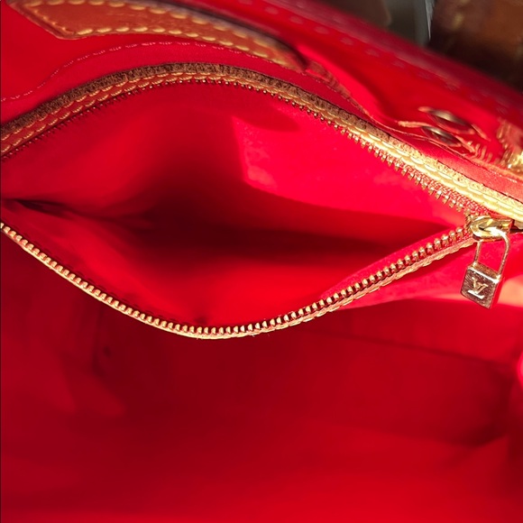LOUIS VUITTON Monogram Vernis Reade MM Hand Bag Red Rouge - Picture 16 of 17
